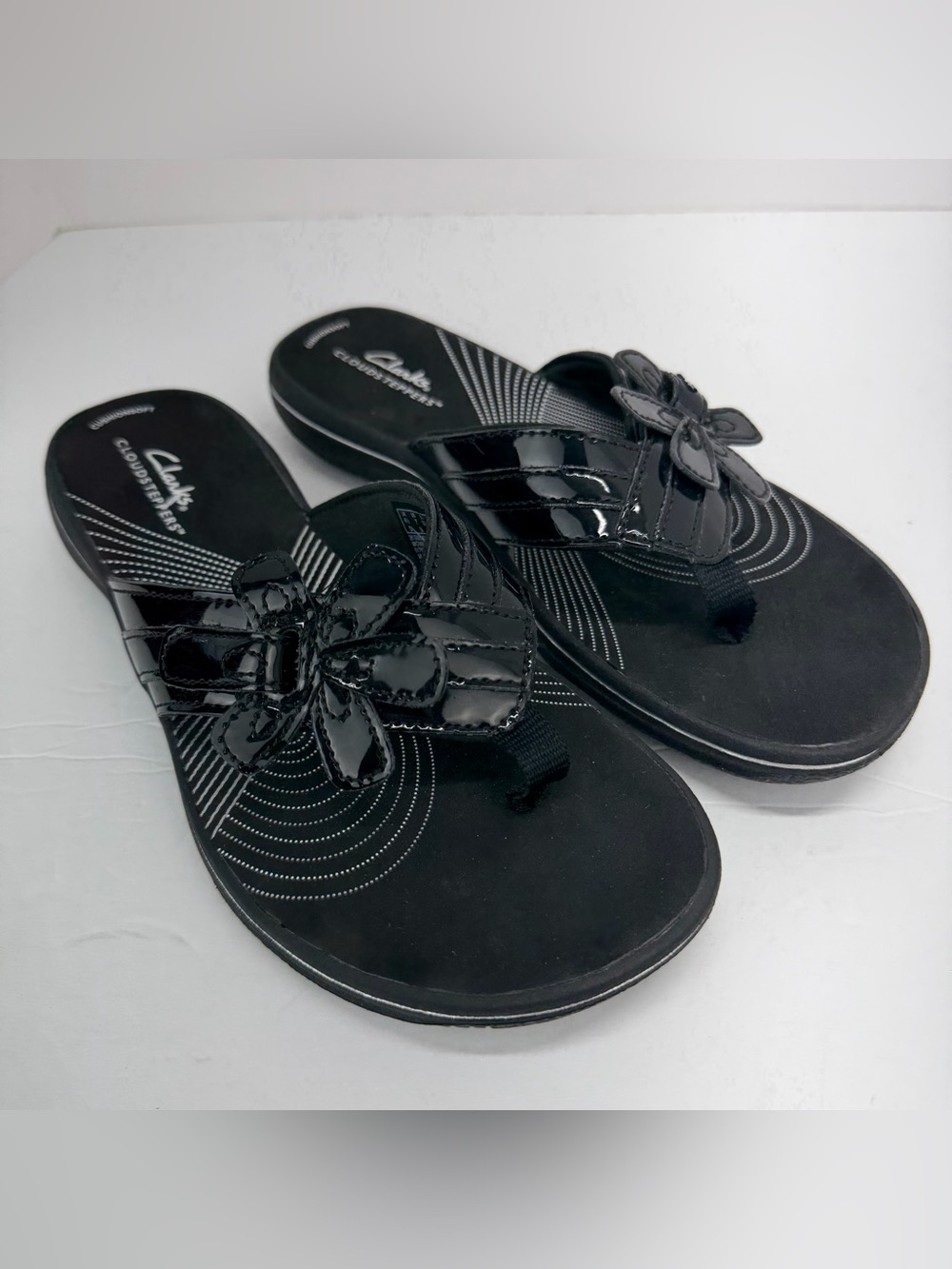 Clarks Cloudsteppers size 7 Women’s Brinkley Flora Black Patent Floral Sandals